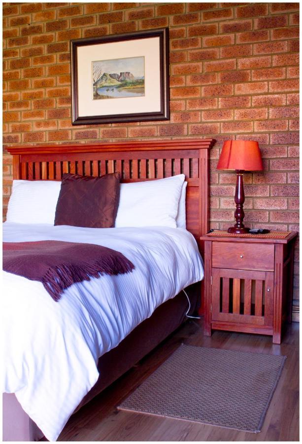 Asante Guest House Vanderbijlpark Extérieur photo