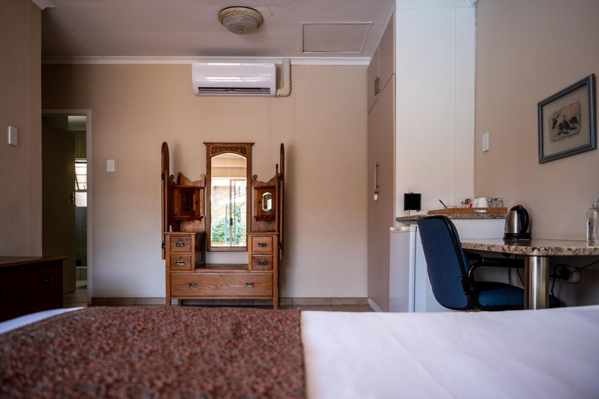 Asante Guest House Vanderbijlpark Extérieur photo