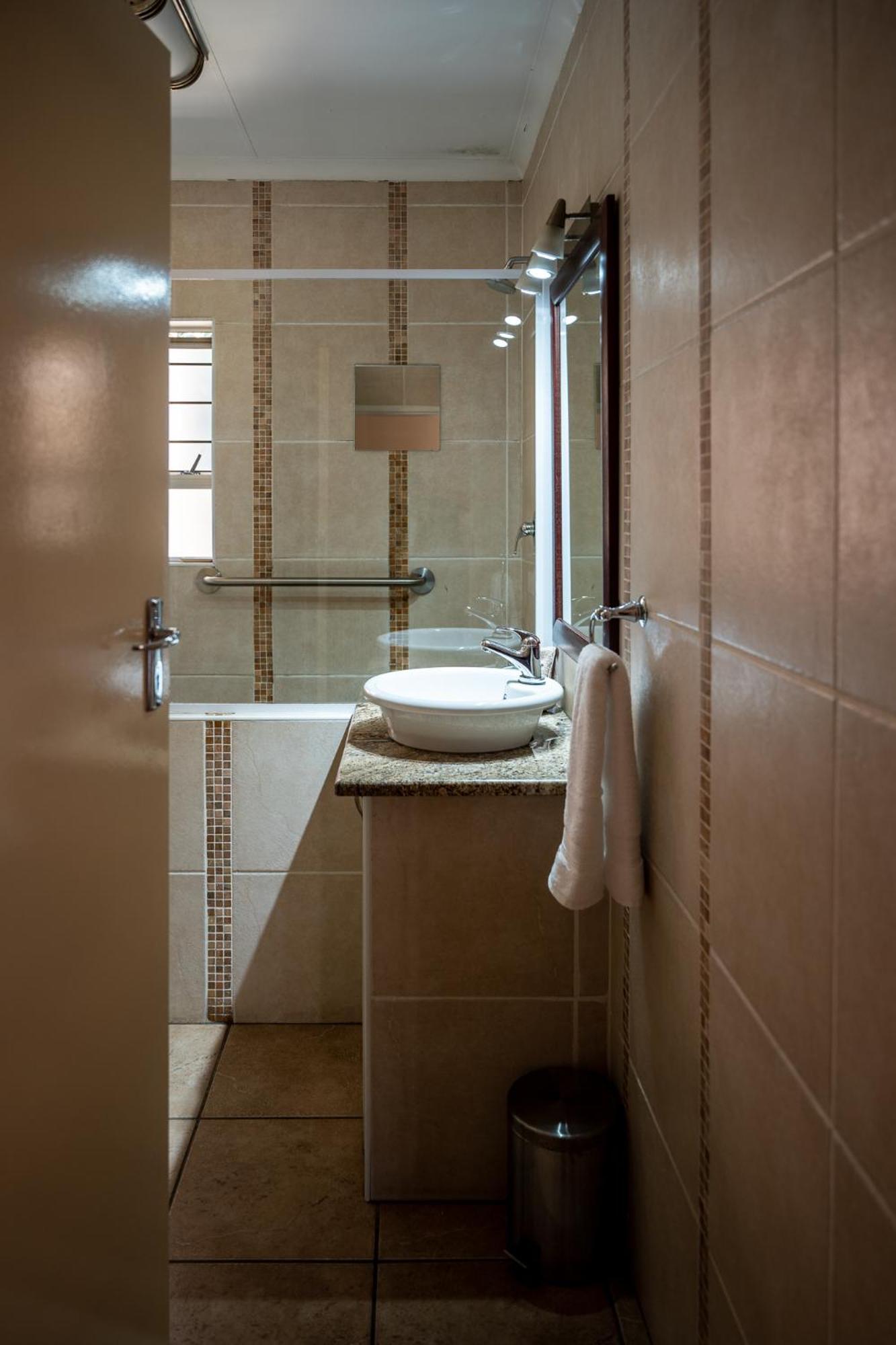 Asante Guest House Vanderbijlpark Extérieur photo