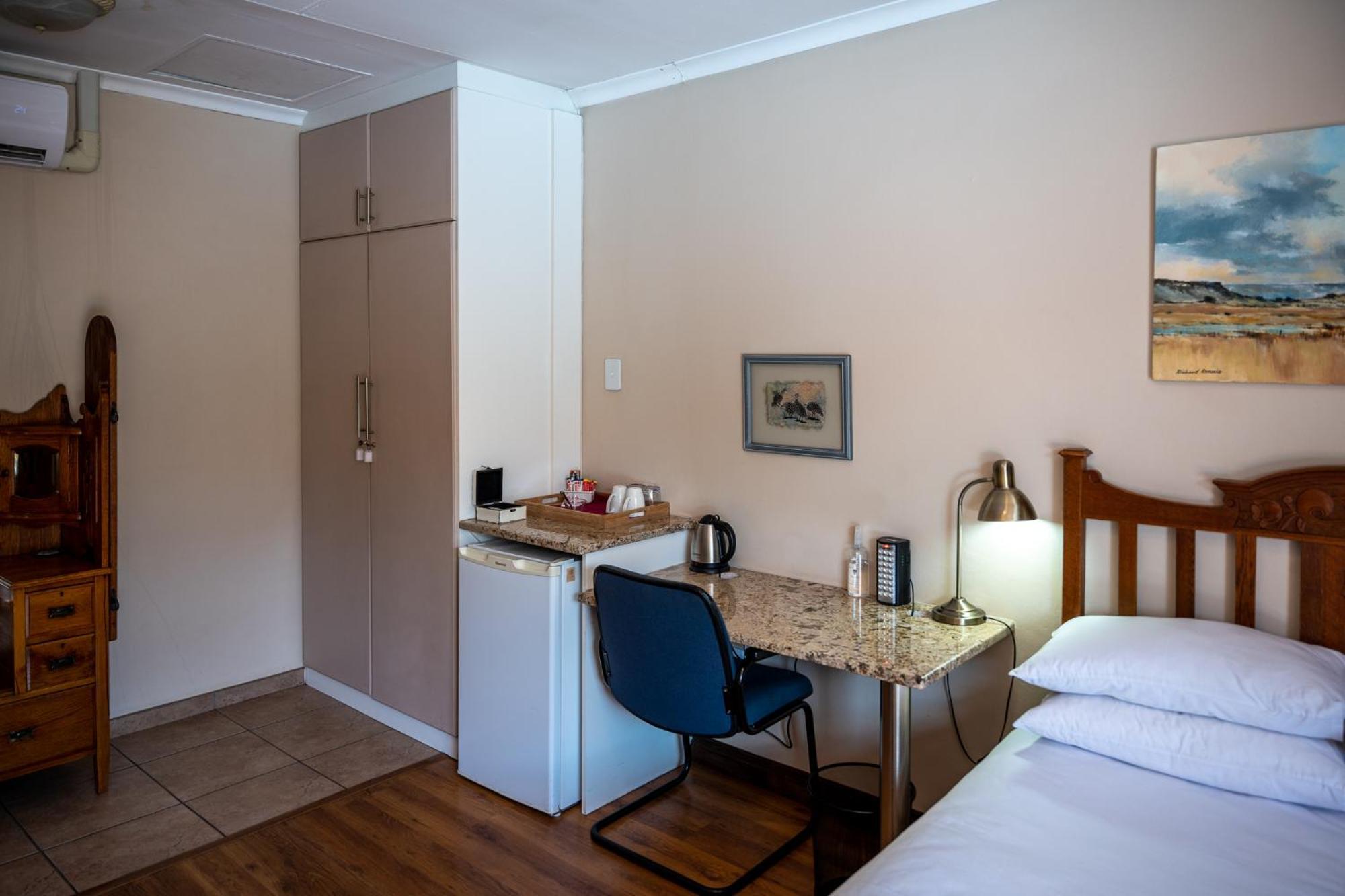 Asante Guest House Vanderbijlpark Extérieur photo