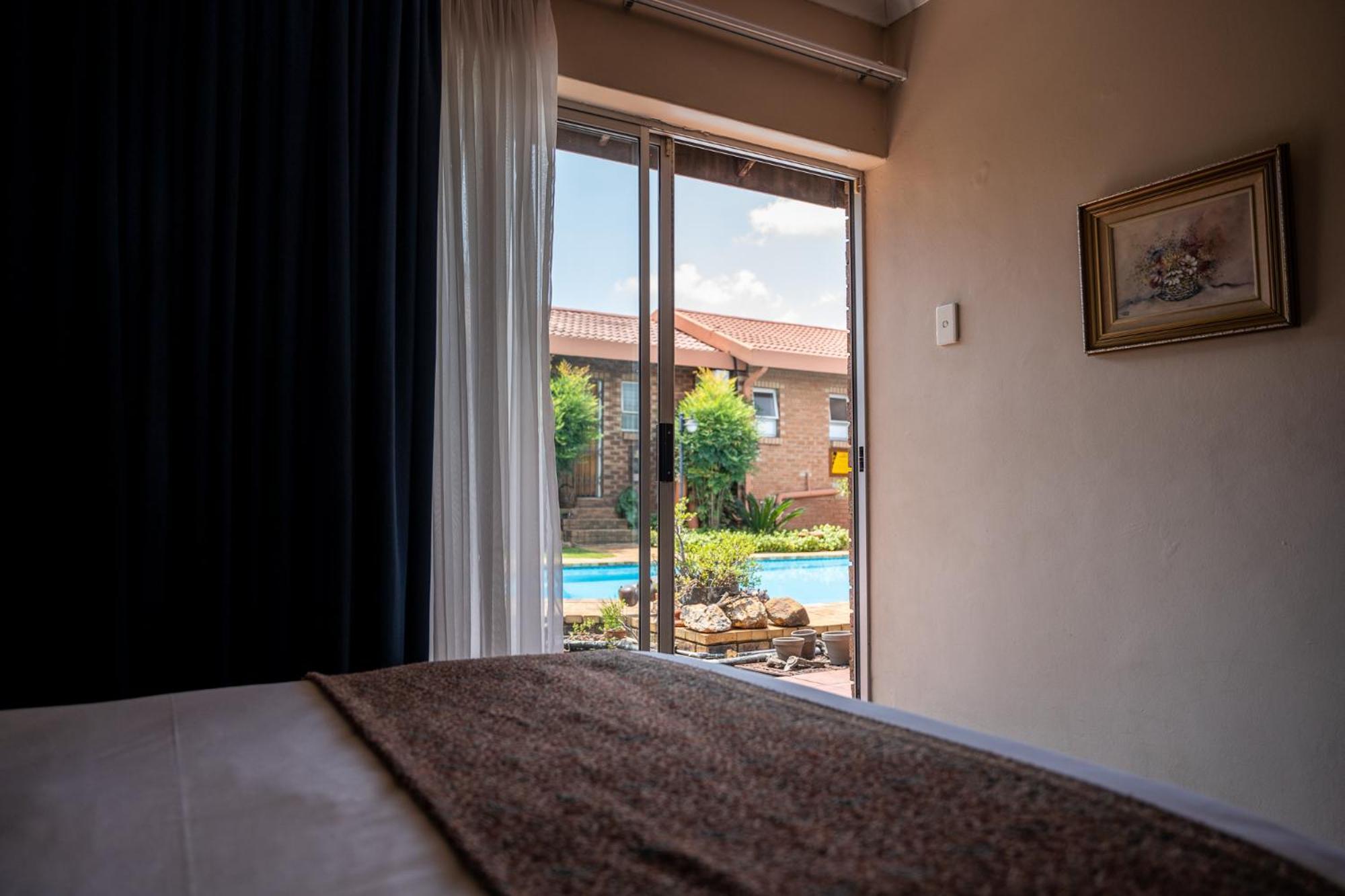 Asante Guest House Vanderbijlpark Extérieur photo