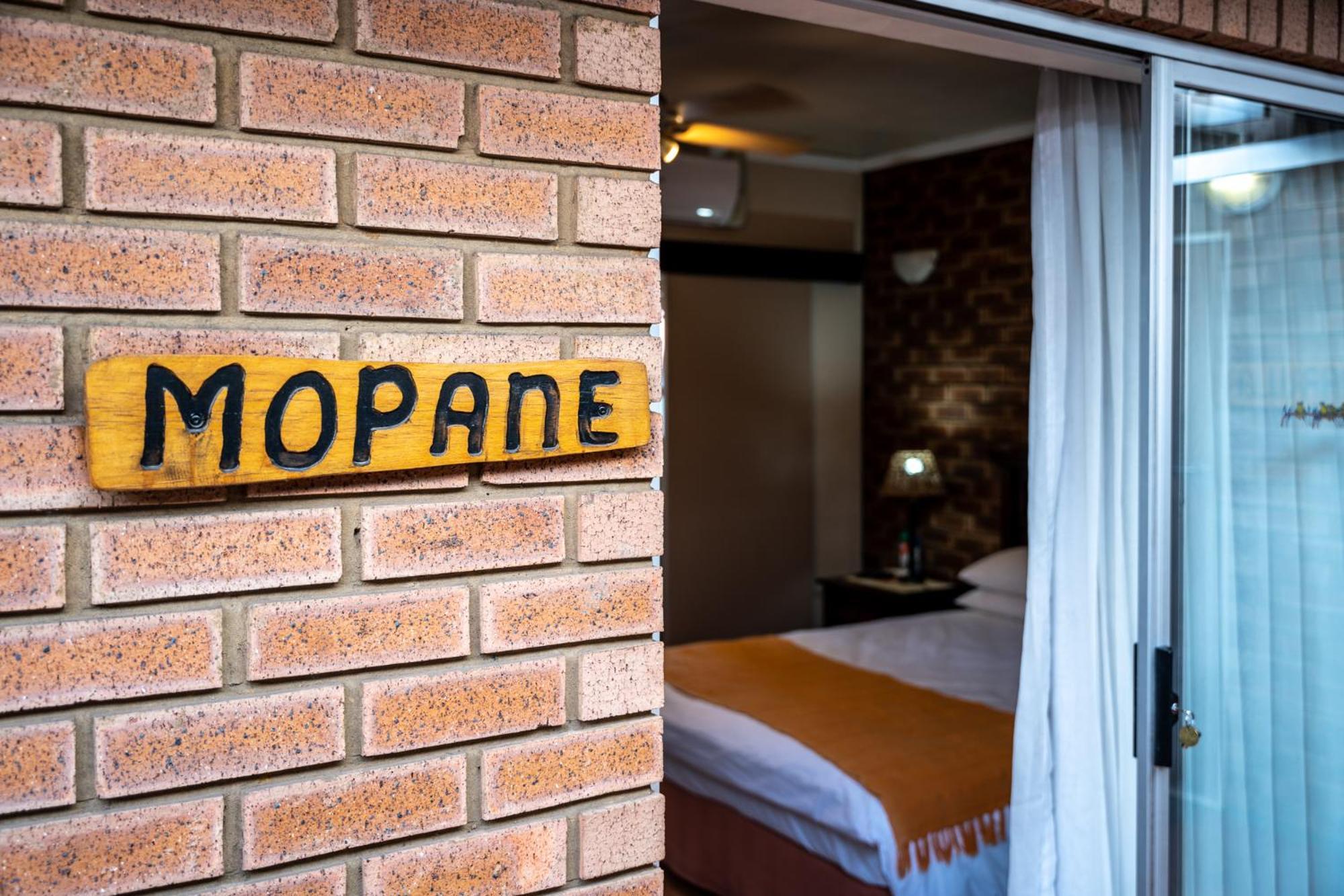 Asante Guest House Vanderbijlpark Extérieur photo
