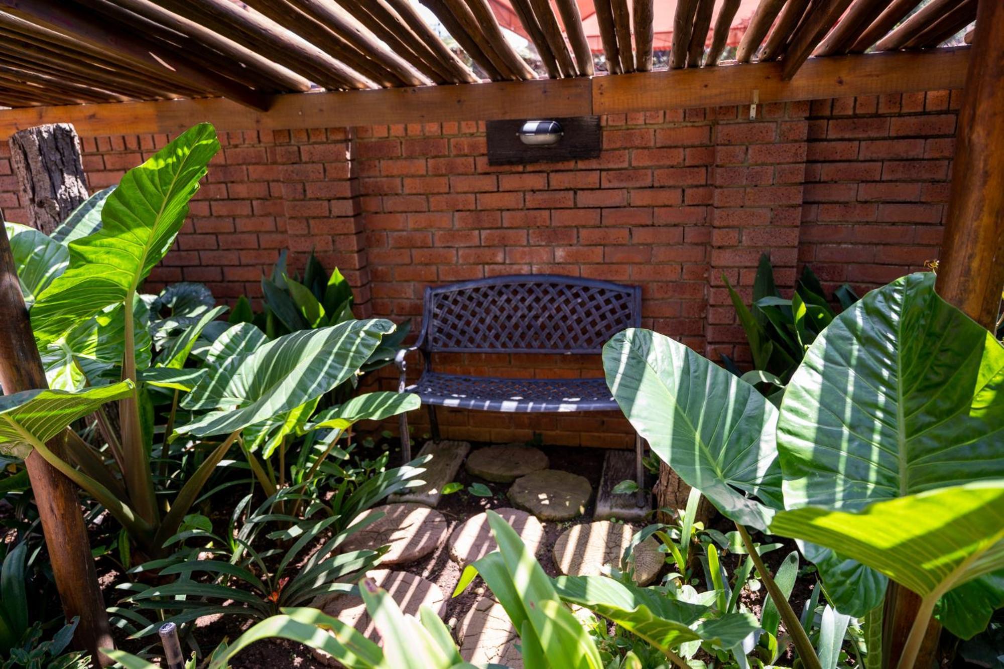 Asante Guest House Vanderbijlpark Extérieur photo