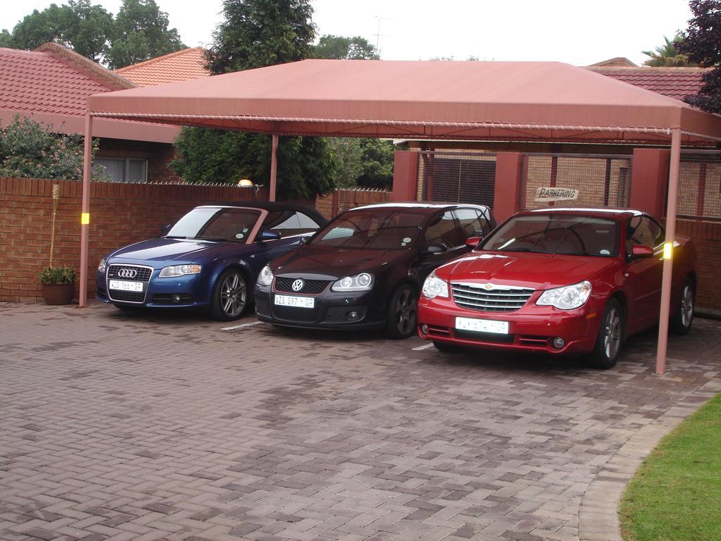 Asante Guest House Vanderbijlpark Extérieur photo